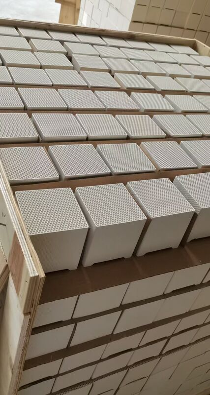 オプティマイズされた蜂蜜巣穴密度蜂蜜巣マルライトコロンドムレンガ 熱交換効率を最大化する耐火材料